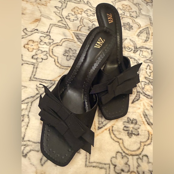 Zara Women's Black Bow Heeled Mules - Picture 2 of 6